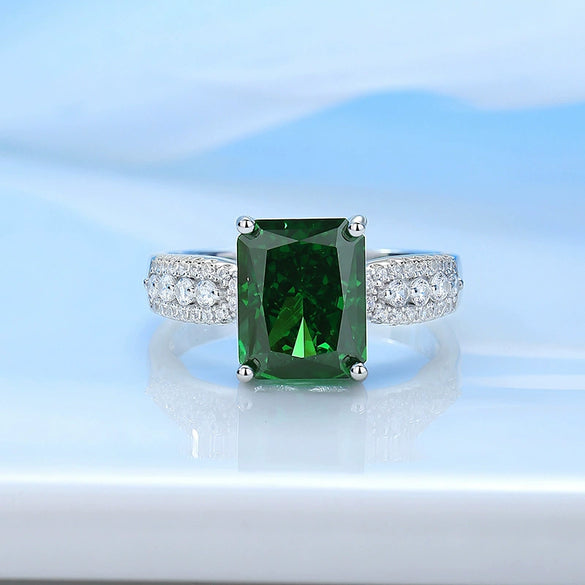 Wholesale Light Luxury Geometric Silver Ring With S925 Sterling Silver And Cultivation Emerald Gemstone And High Carbon Diamond
