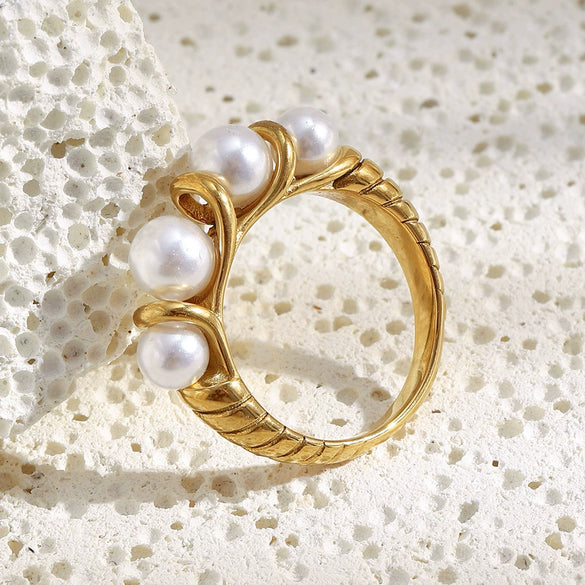 Wholesale Light Luxury Geometric Stainless Steel Electroplated 18K Gold Imitation Pearl Circle Ring For Women