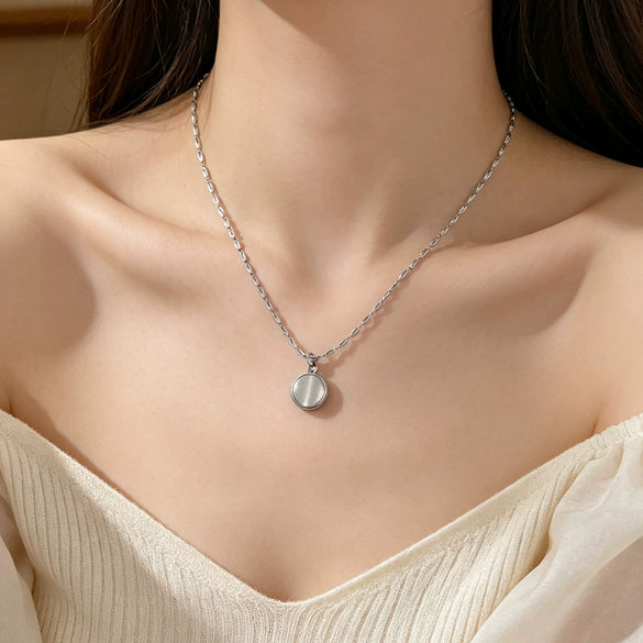 Wholesale Light Luxury Geometric Titanium Steel Cat's Eye Stone Round Pendant Necklace With Rice Chain For Women Real Gold Plated