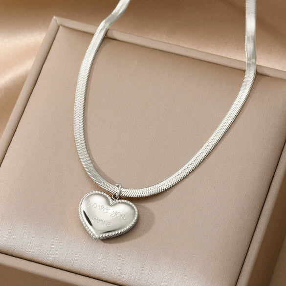 Wholesale Light Luxury Goldplated Stainless Steel Insectpatterned Ochain Necklace