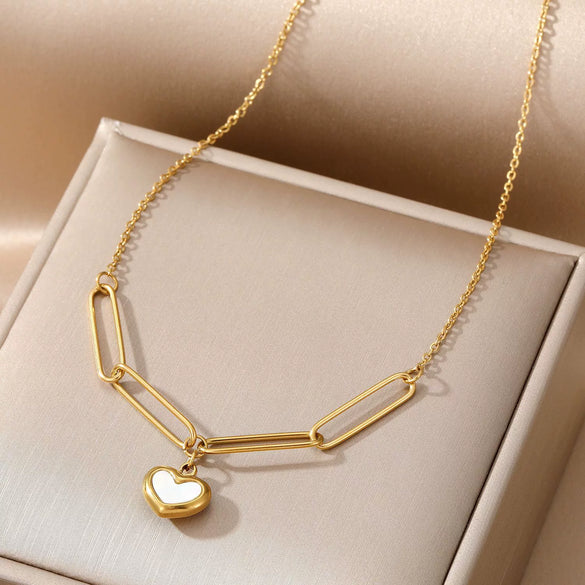Wholesale Light Luxury Goldplated Stainless Steel Insectpatterned Ochain Necklace