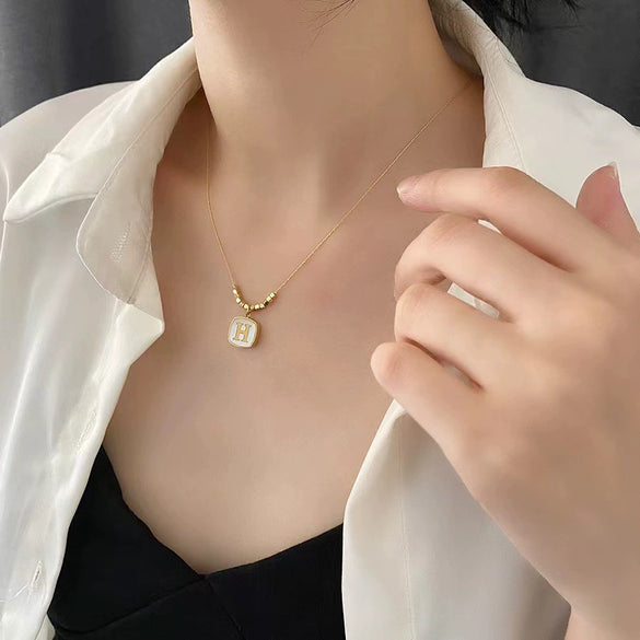 Wholesale Light Luxury H Letter Pendant Necklace For Women Titanium Steel Geometric Design Snake Bone Chain Electroplated Non Fading Shell Neck Chain