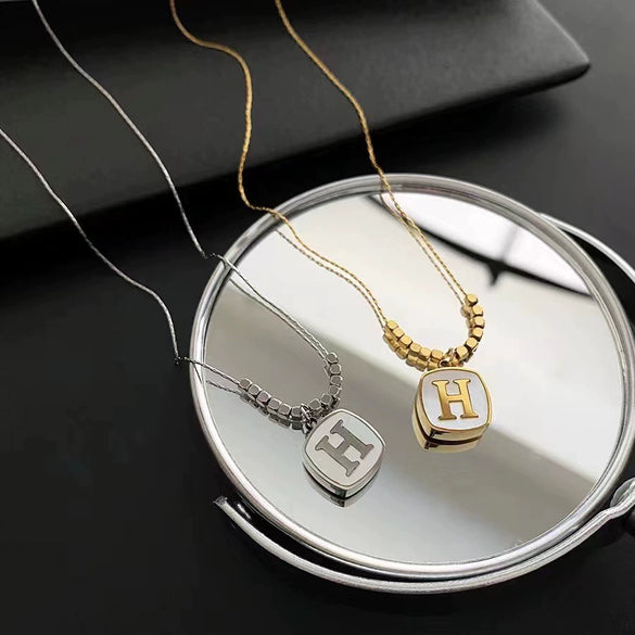 Wholesale Light Luxury H Letter Pendant Necklace For Women Titanium Steel Geometric Design Snake Bone Chain Electroplated Non Fading Shell Neck Chain