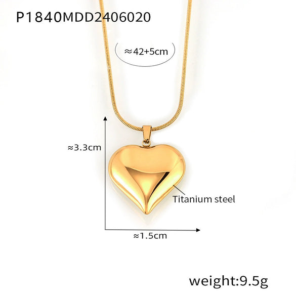 Wholesale Light Luxury Heartshaped Hollow Titanium Steel Pendant Clavicle Chain Necklace Plated 18K Gold For Women