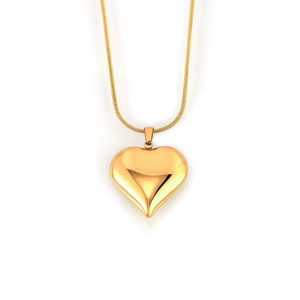 Wholesale Light Luxury Heartshaped Hollow Titanium Steel Pendant Clavicle Chain Necklace Plated 18K Gold For Women