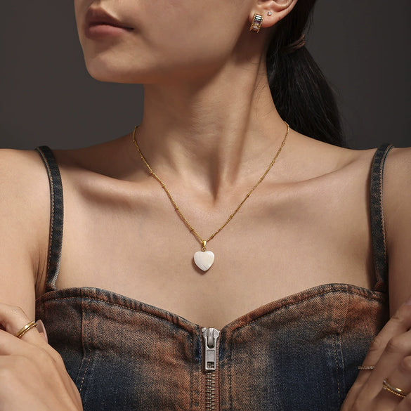 Wholesale Light Luxury Love Heart Shell Pendant Necklace Stainless Steel 18K Gold Plated
