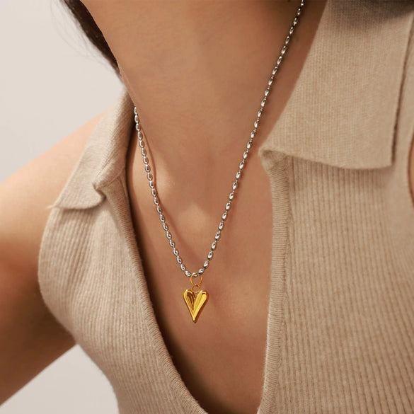 Wholesale Light Luxury Niche Design Heart Shaped Titanium Steel Rice Bead Necklace Electroplated 18K Gold For Women