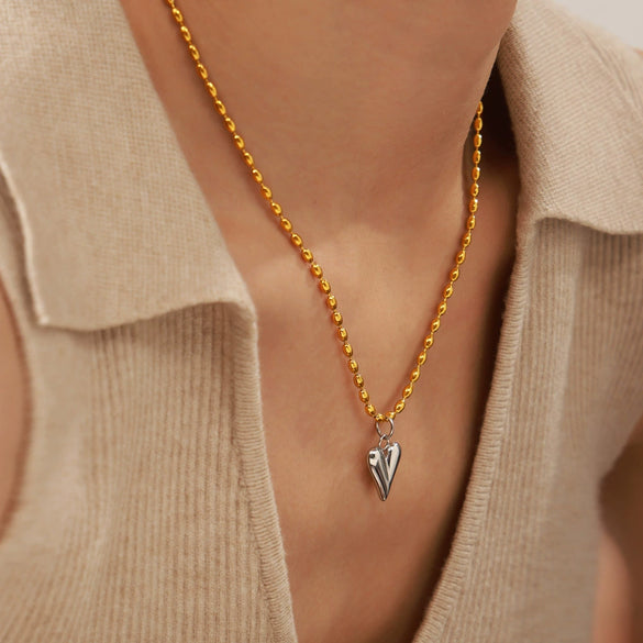 Wholesale Light Luxury Niche Design Heart Shaped Titanium Steel Rice Bead Necklace Electroplated 18K Gold For Women