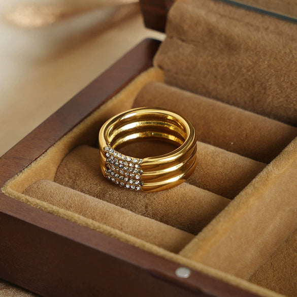 Wholesale Light Luxury Retro Titanium Steel Ring With 18K Gold Plated And Inlaid Czech Diamond Geometric Pattern For Women
