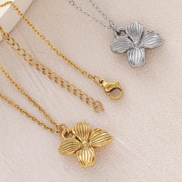 Wholesale Light Luxury Stainless Steel Flower Pendant Necklace With Electroplating O Word Chain For Women