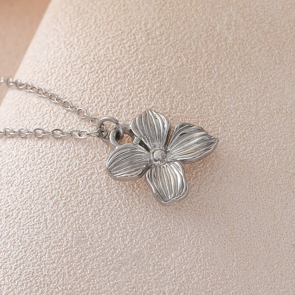 Wholesale Light Luxury Stainless Steel Flower Pendant Necklace With Electroplating O Word Chain For Women