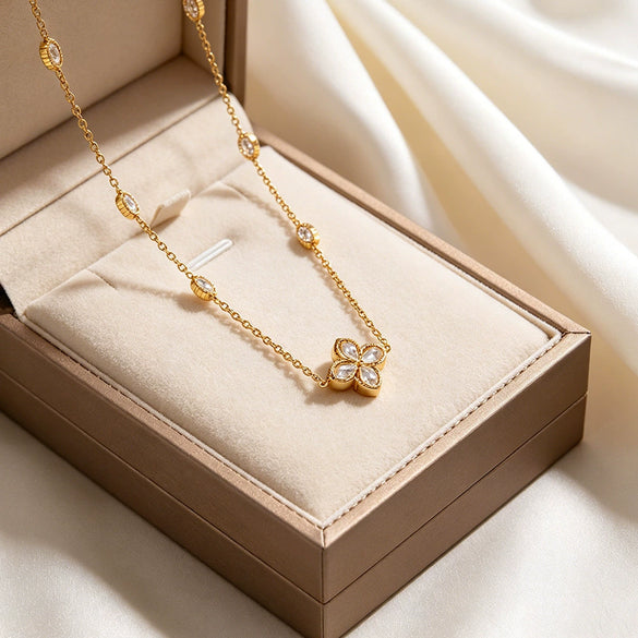 Wholesale Light Luxury Stainless Steel Four Leaf Clover Zircon Jewelry Set For Women With Electroplating