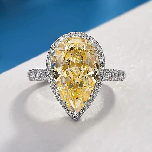 Wholesale Light Luxury Style Copper Ring Inlaid With Zircon In Drop Shape And Geometric Pattern For Ladies