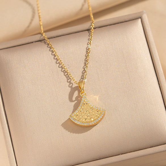 Wholesale Light Luxury Style Geometric Wave Pattern 18K Gold Plated Copper Pendant O Word Chain Necklace For Women