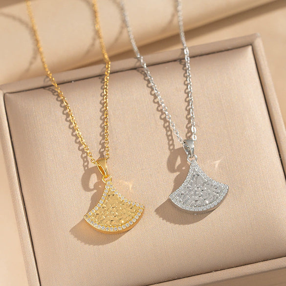 Wholesale Light Luxury Style Geometric Wave Pattern 18K Gold Plated Copper Pendant O Word Chain Necklace For Women