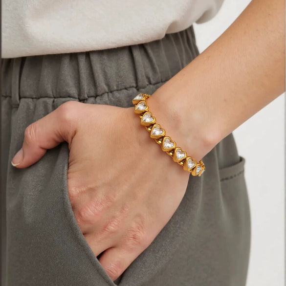 Wholesale Light Luxury Style Heartshaped Stainless Steel Electroplated Women's Bracelet