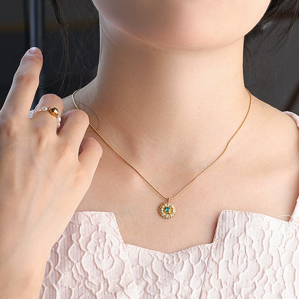 Wholesale Light Luxury Titanium Steel Flower Diamond Necklace For Women