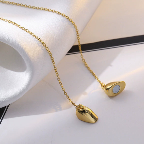 Wholesale Light Luxury Titanium Steel Heart Shape Pendant Ochain Necklace With Magnetic Suction Buckle And Electroplating Treatment