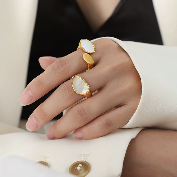 Wholesale Light Luxury White Sea Shell Open Ring For Women Titanium Steel With 18K Gold Non Fading Electroplating Geometric Design