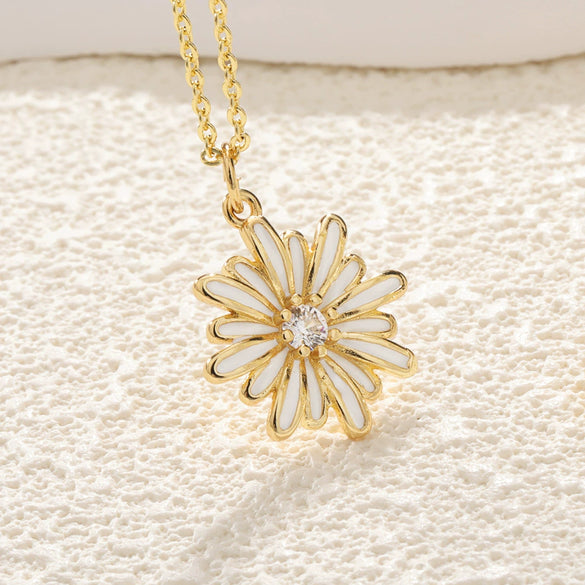 Wholesale Little Fresh Style Copper Heart And Star Pendant Necklace With Dripping Oil Design And Goldplated Spring For Women