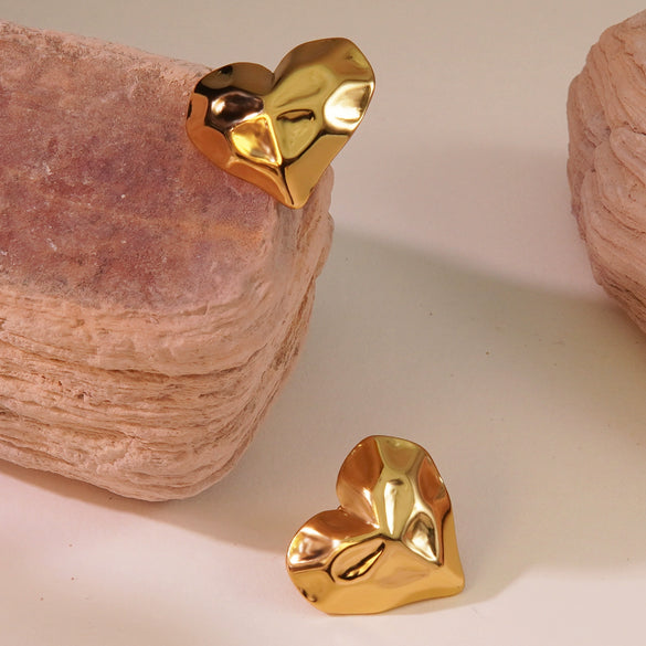 Wholesale Loveshaped Vintage Women's Earrings Made Of Stainless Steel With Electroplating Treatment
