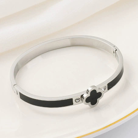 Wholesale Lucky Clover Titanium Steel Enamel Bracelet For Female With Electroplating Treatment