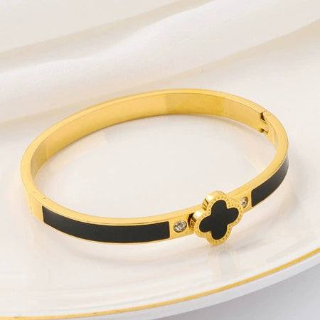 Wholesale Lucky Clover Titanium Steel Enamel Bracelet For Female With Electroplating Treatment