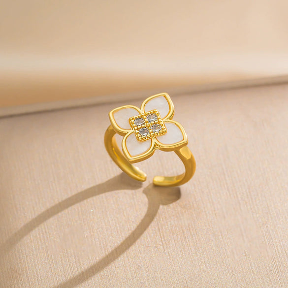 Wholesale Lucky Fourleaf Clover Necklace Earrings Set For Women Copper Heart Shape Minimalist Style With Real Gold Plating In The Furnace Electroplating Treatment