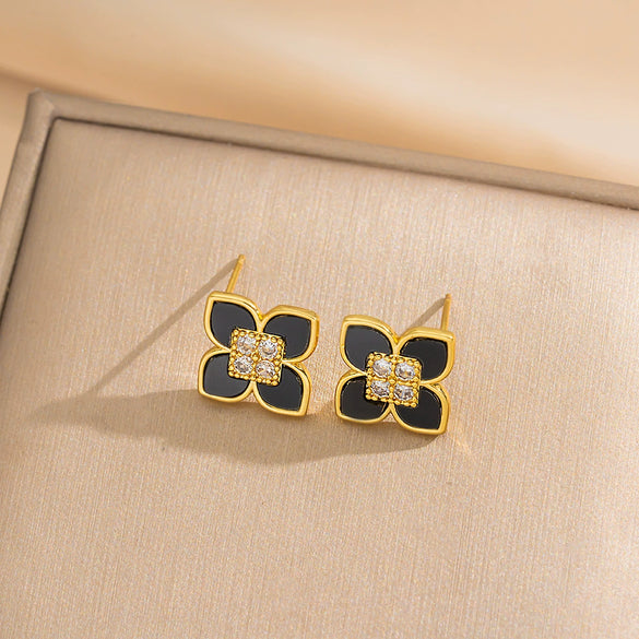 Wholesale Lucky Fourleaf Clover Necklace Earrings Set For Women Copper Heart Shape Minimalist Style With Real Gold Plating In The Furnace Electroplating Treatment