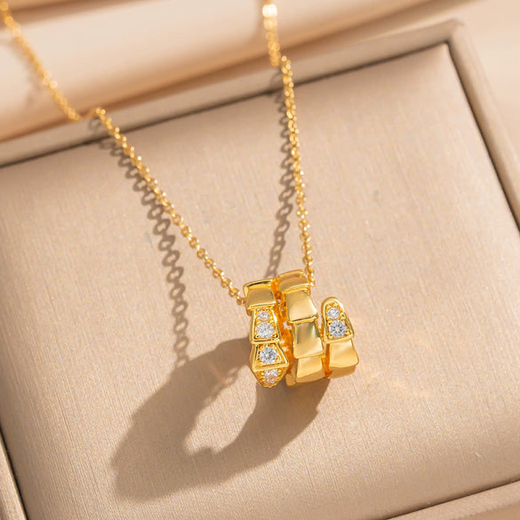 Wholesale Luxury 18K Gold Plated Snake Shape Diamond O Word Chain Necklace And Earrings Set For Women Made Of Environmentally Friendly Copper