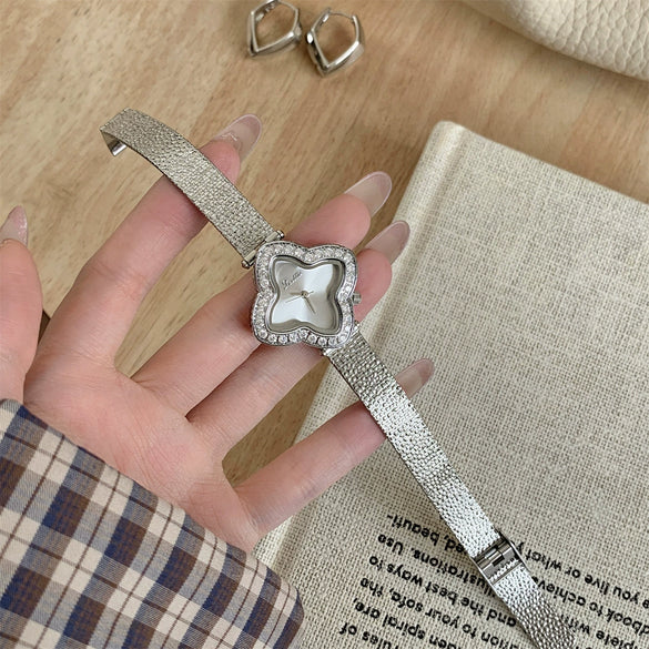 Wholesale Luxury Women's Fourleaf Clover Motherofpearl Watch With Alloy Case And Metal Strap