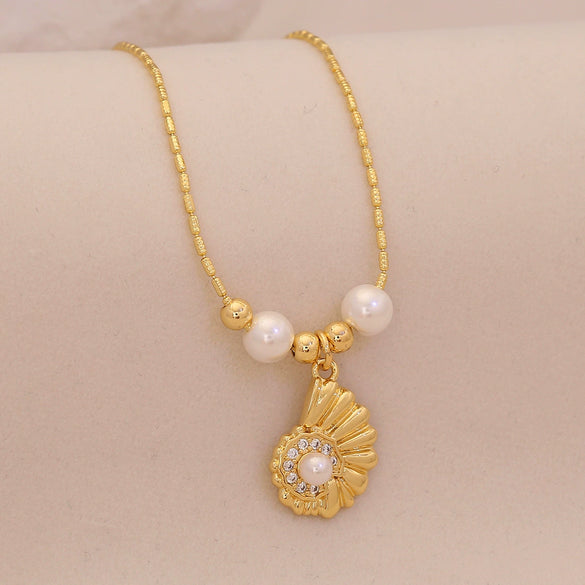 Wholesale Marine Animal Pendant Necklace With Imitation Pearl And Copper Material
