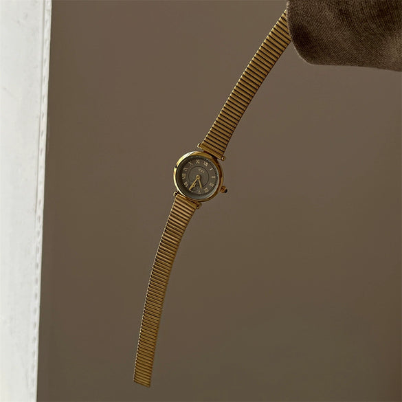 Wholesale Metal Band Quartz Women's Watch With Oval Dial And Medieval Style