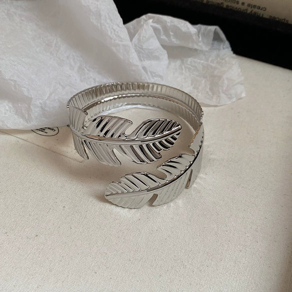 Wholesale Metal Bracelet With Geometric Style Electroplated For High End Feel Wide Edge Personality Exquisite Light Luxury Temperament