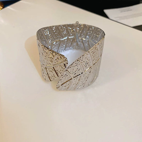 Wholesale Metal Bracelet With Geometric Style Electroplated For High End Feel Wide Edge Personality Exquisite Light Luxury Temperament