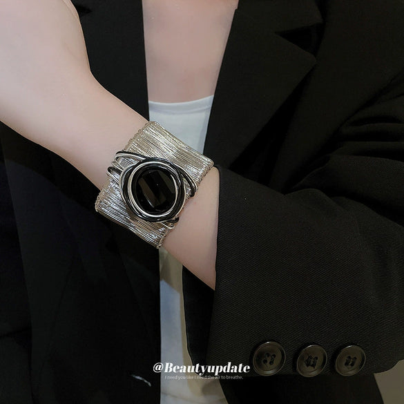 Wholesale Metal Bracelet With Geometric Style Electroplated For High End Feel Wide Edge Personality Exquisite Light Luxury Temperament