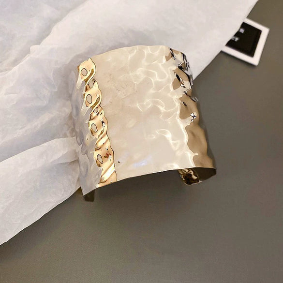 Wholesale Metal Bracelet With Geometric Style Electroplated For High End Feel Wide Edge Personality Exquisite Light Luxury Temperament