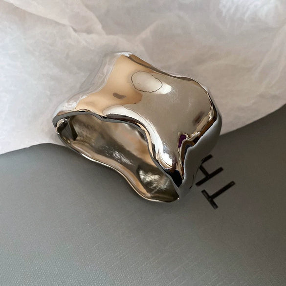 Wholesale Metal Bracelet With Geometric Style Electroplated For High End Feel Wide Edge Personality Exquisite Light Luxury Temperament