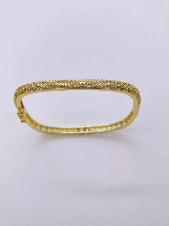 Wholesale Metal Fashion Geometric Hollow Starshaped Electroplated Diamond Bracelet For Women