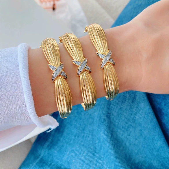 Wholesale Metal Fashion Retro Wide Face Ring Bracelet With Cross Line And Electroplating Treatment