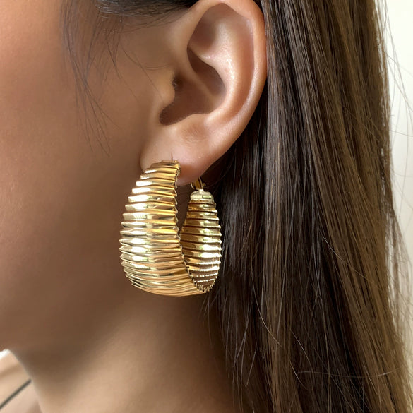 Wholesale Metal Geometric Cshaped Stud Earrings For Women Retro Hip Hop Style With Electroplating