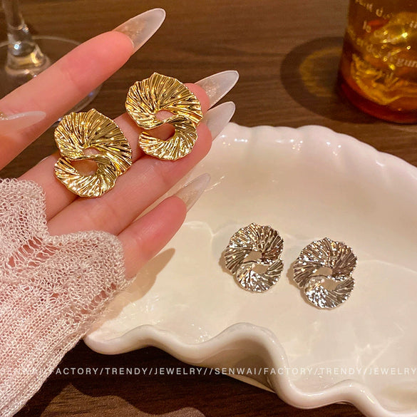 Wholesale Metal Geometric Exaggerated Stylish Electroplated Women's Earrings