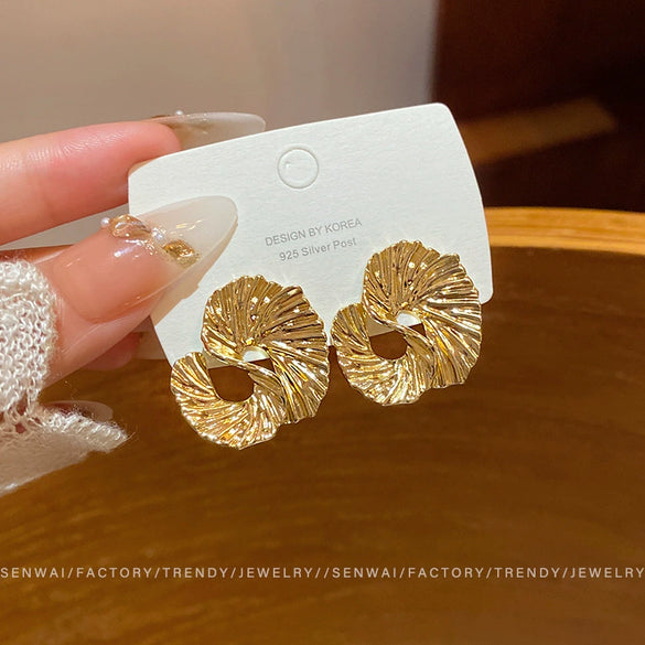 Wholesale Metal Geometric Exaggerated Stylish Electroplated Women's Earrings