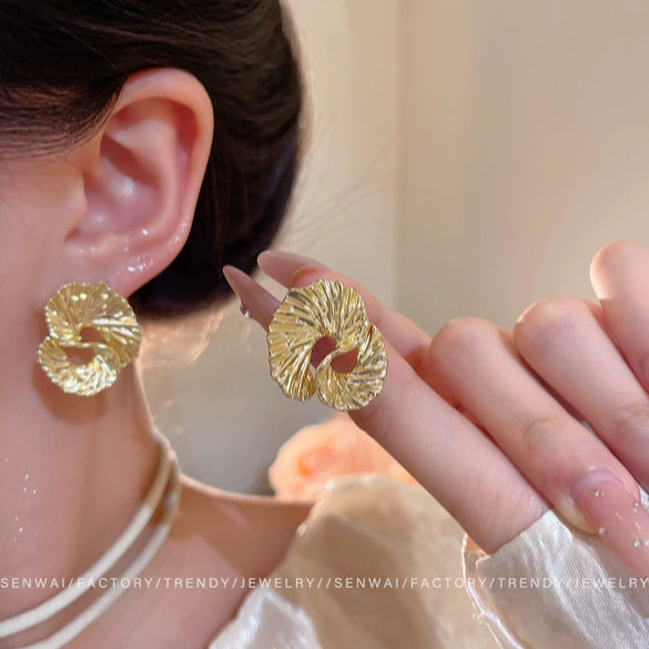 Wholesale Metal Geometric Exaggerated Stylish Electroplated Women's Earrings