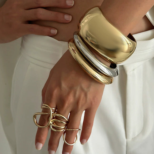Wholesale Metal Geometric Spring Buckle Bracelet For Women Electroplated