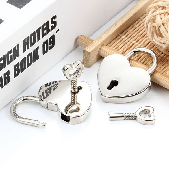 Wholesale Metal Love Lock Shape Necklace Luggage Accessories Electroplating