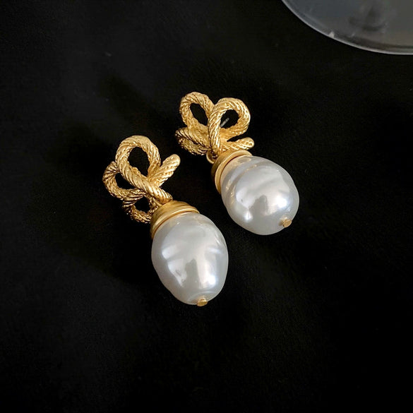 Wholesale Metal Retro Flower Design Diamond Pearl Earrings For Women