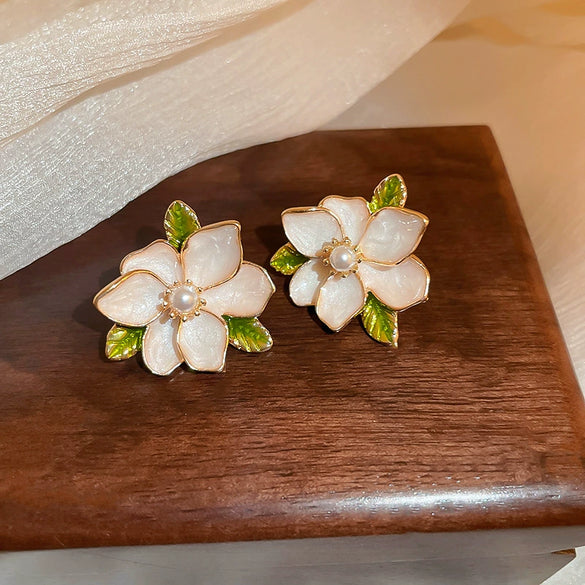 Wholesale Metal Retro Flower Design Diamond Pearl Earrings For Women