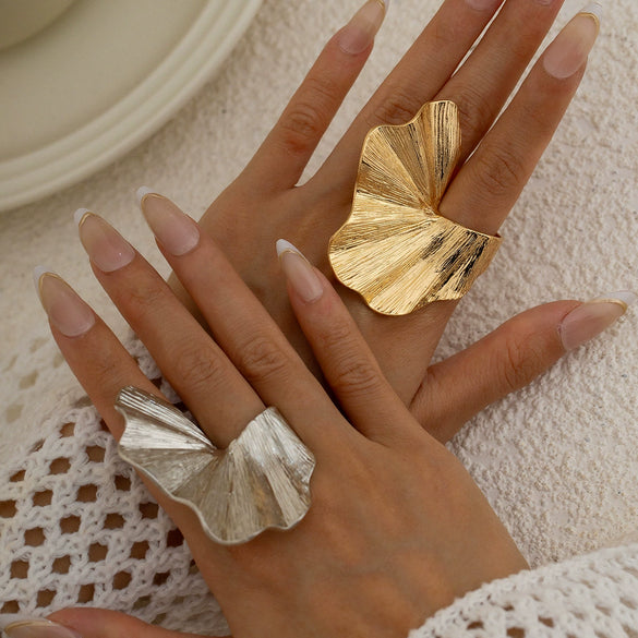 Wholesale Metal Retro Leaf Shaped Exaggerated 3D Ring With Electroplating For Women