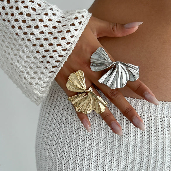 Wholesale Metal Retro Leaf Shaped Exaggerated 3D Ring With Electroplating For Women